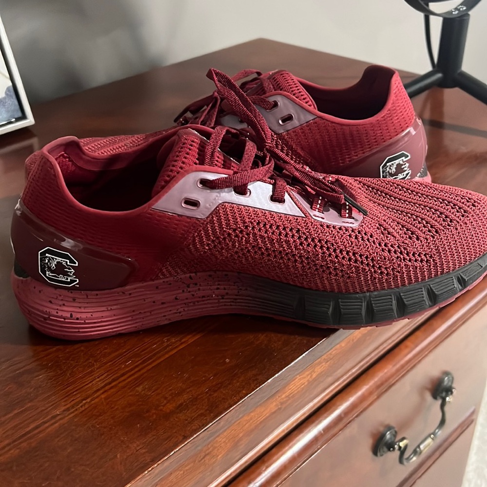 Mens athletic shoes